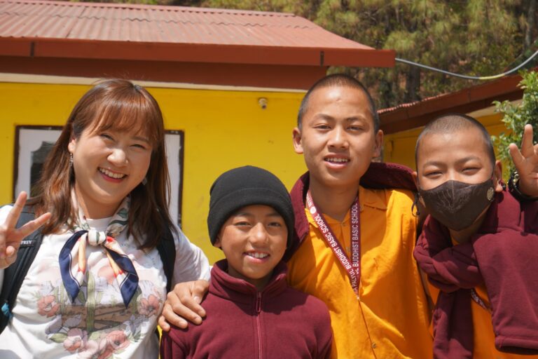 nyingmaschool_volunteer